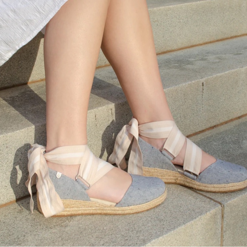 QUADSIS® FOOTWEAR
Elaine Too Espadrille Wedge Chambray Size 9
